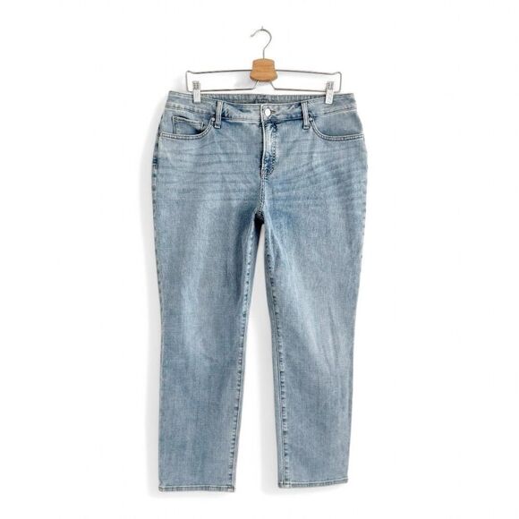 Chicos So Slimming Girlfriend Slim Leg Crop Jeans Light Wash Size 2 (L/12) - Picture 1 of 9